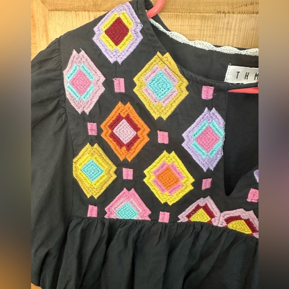 THML Black Boho Top W/Puffy Shirt Sleeves & Embroidery Sz Large Eclectic Preppy - Picture 6 of 10
